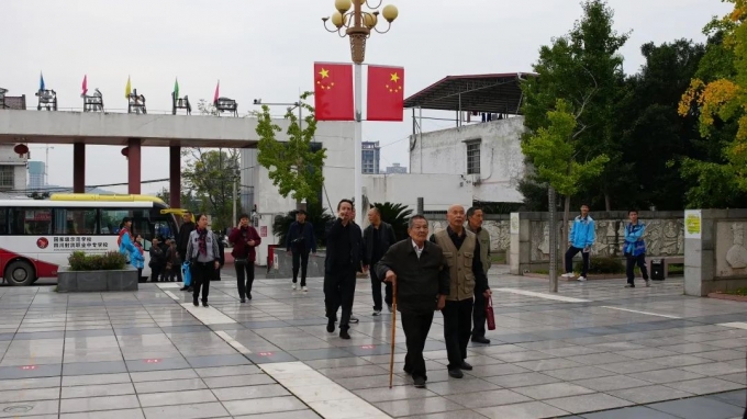 重阳敬老送安康，共话职教新篇章